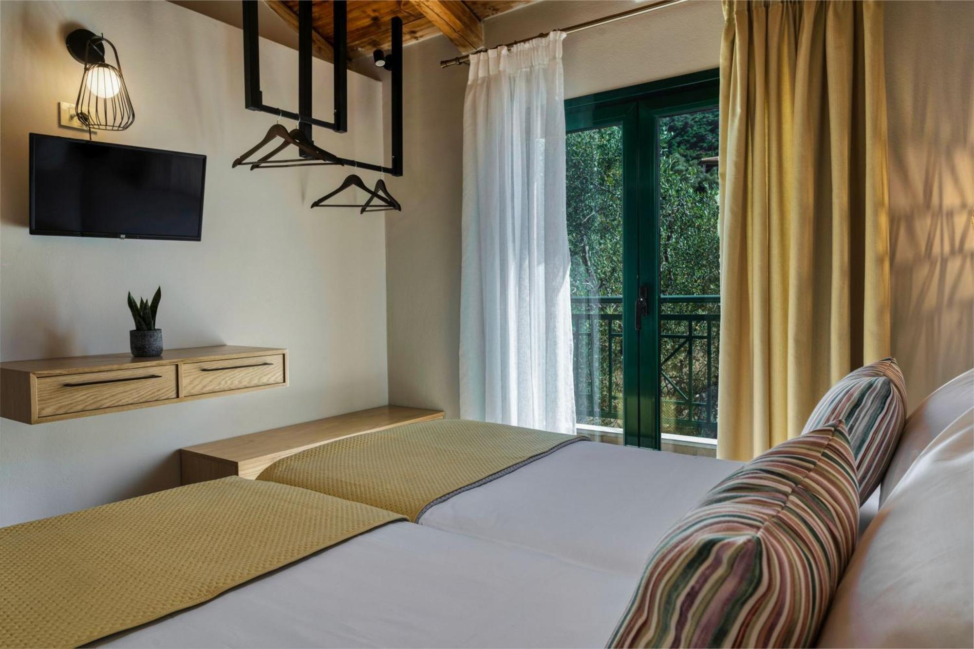 Anatoli Apartments - Tranquil Location & Stunning Views, By Zantewize Marathias  Ruang foto